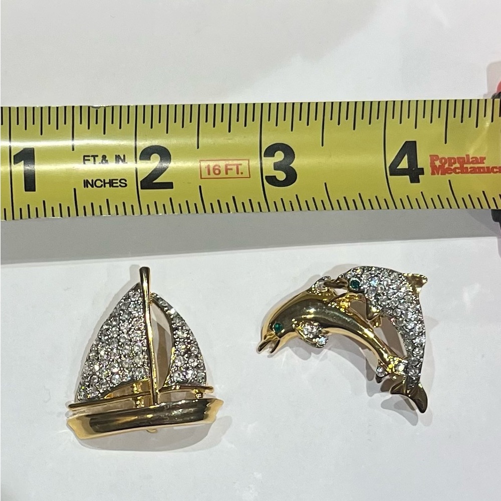 Vintage pair of gold-toned with rhinestone encrusted brooches. . - Picture 2 of 3